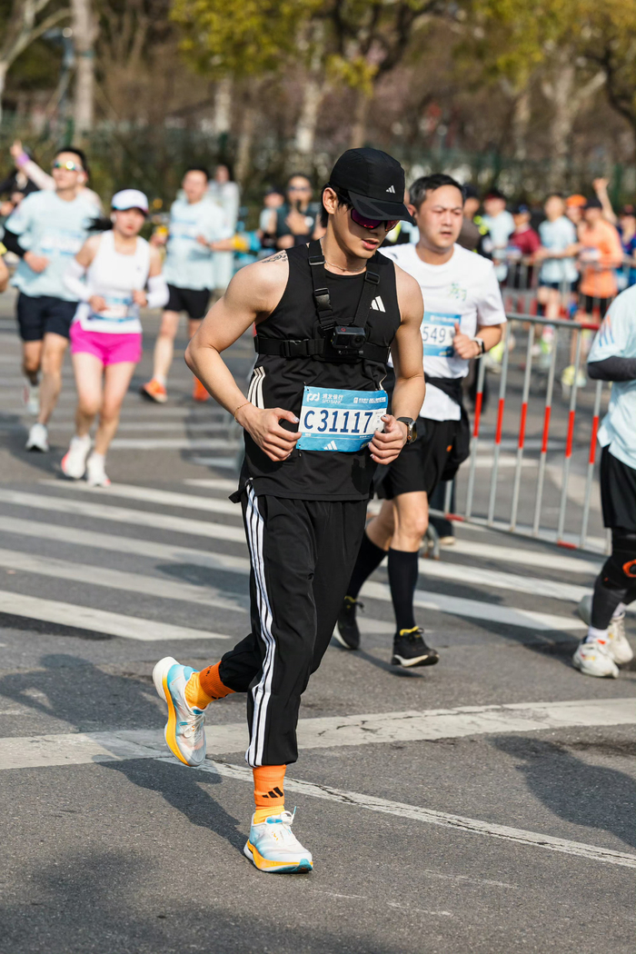 九游体育-姚琛完成人生首个半马，上海赛场见证突破|马拉松|线下活动|半程马拉松|半程|彩虹_新浪体育_新浪新闻